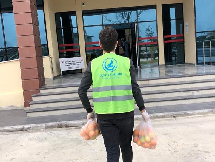 ülkücüler portakal dağıtıyor 4 91882636 1310272529177192 8643991948035620864 n 0bffe