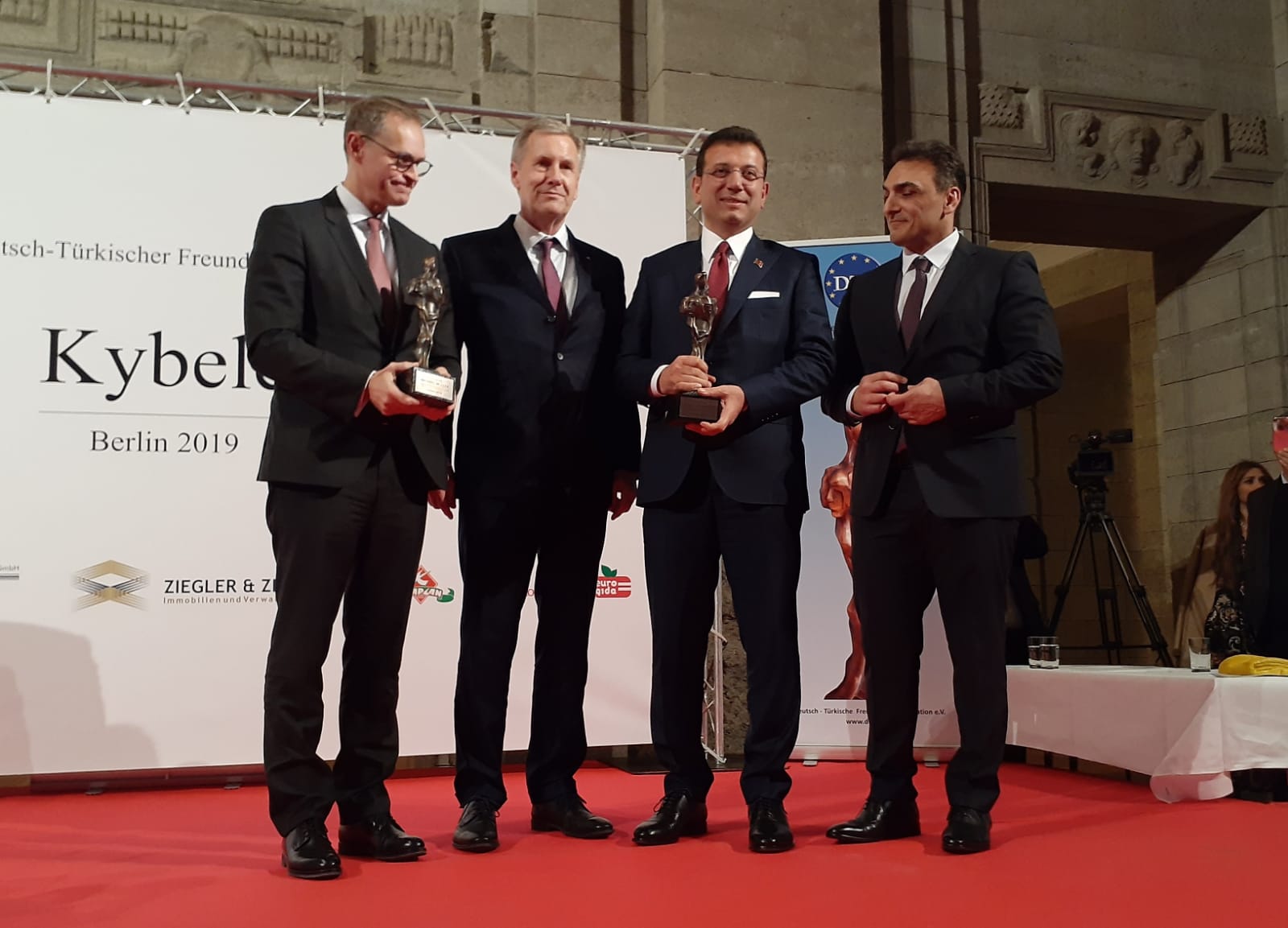 İMAMOĞLUNA ÖDÜL 3 1573243355 08112019 brln 4 00af2