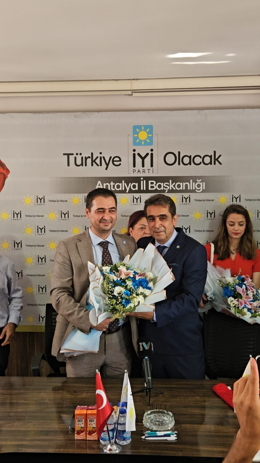 İYİ PARTİDE DEVİR TESLİM 1 459945597 8341057309270676 1948732711096994632 n 55802