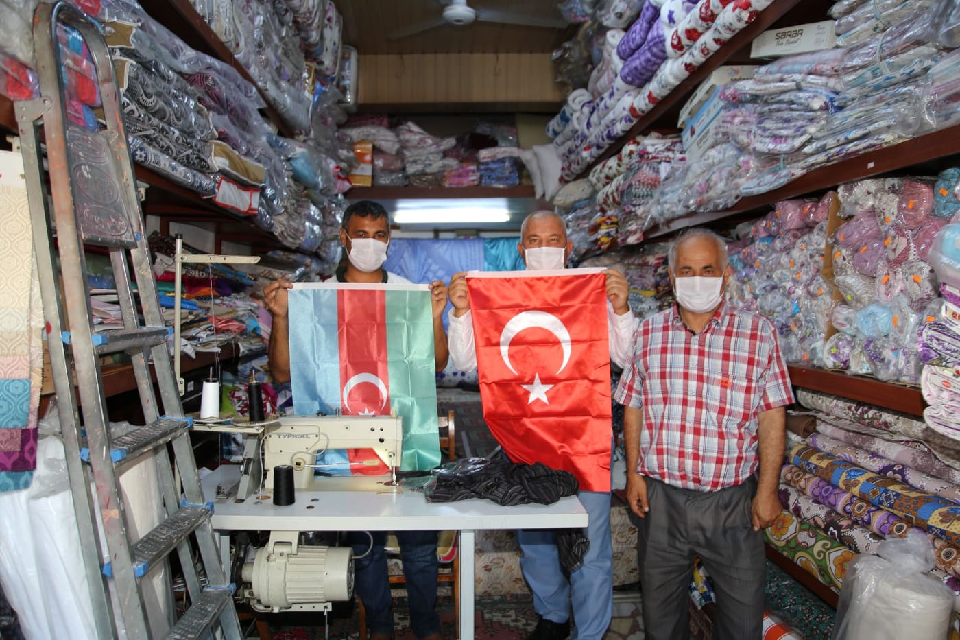 ŞAHİN BAYRAK DAĞITTI 5 120778155 2022012434597552 730037002243791757 n d4759