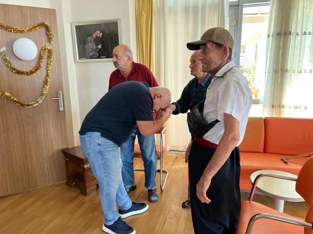 ŞAHİN HUZUREVİNDE 5jpg a9724