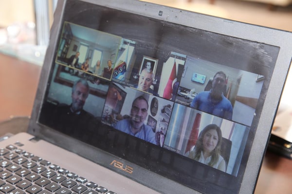 ŞAHİN VE BÜYÜKELÇİ TELEKONFERANS 2 96530731 693274768106121 5756346235044757504 n 391bd