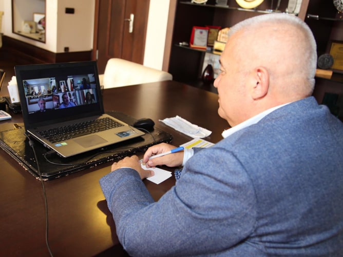 ŞAHİN VE BÜYÜKELÇİ TELEKONFERANS 3 MANŞET96814652 558393174880073 3618415255736025088 n 28402