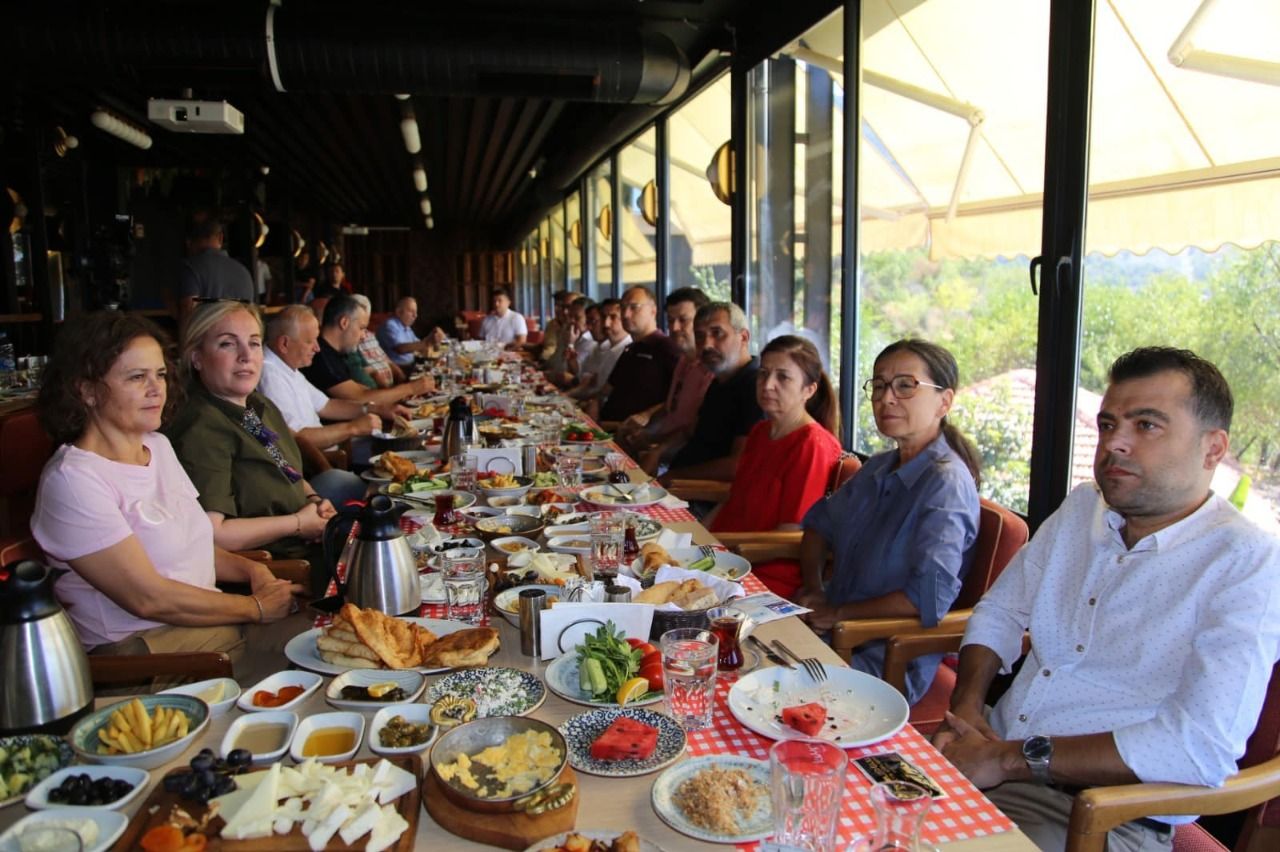 ŞAHİNİN TOPLANTISI 5 56f73