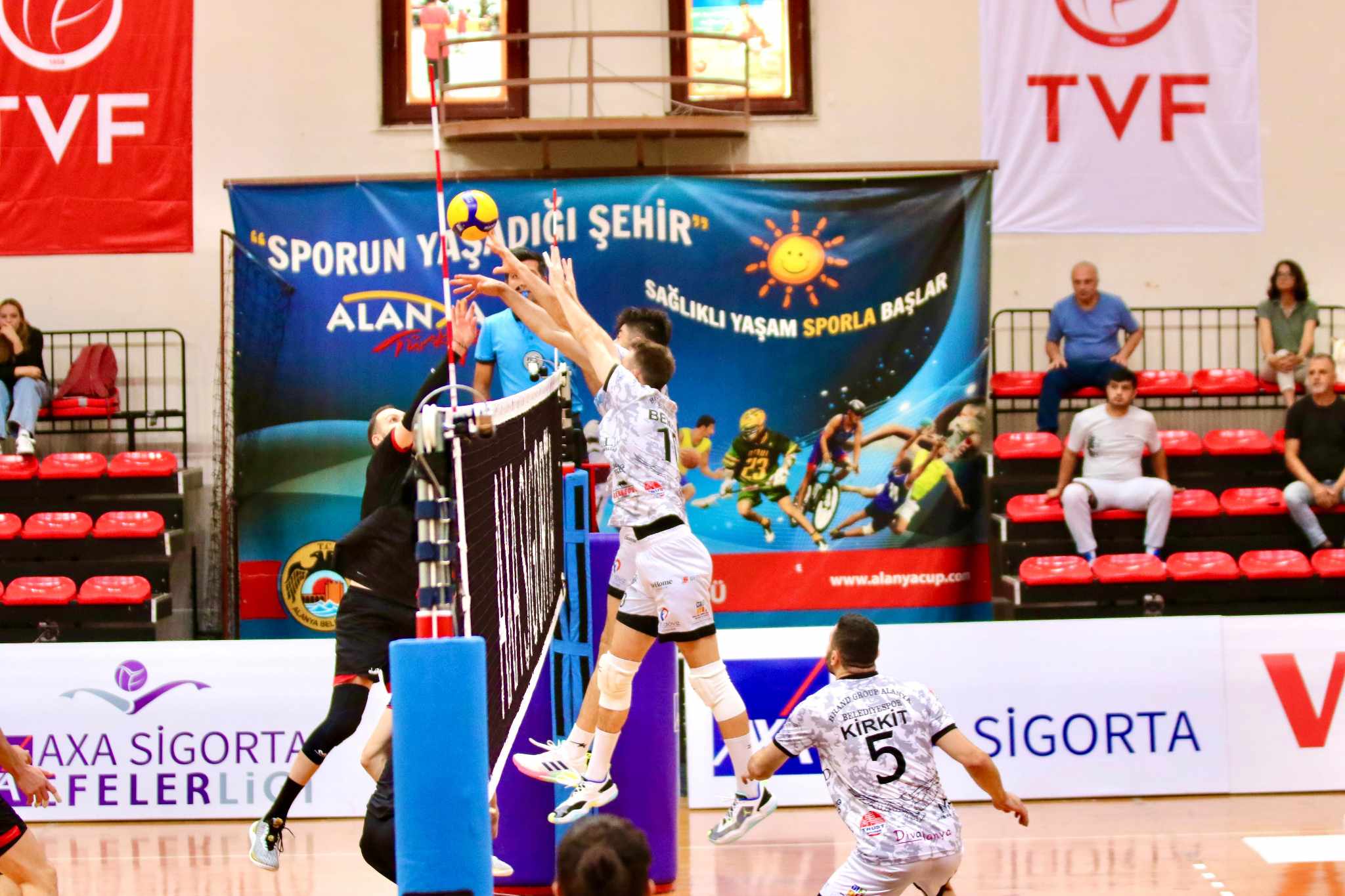 ŞAMPİYONLAR 3 1a4eb