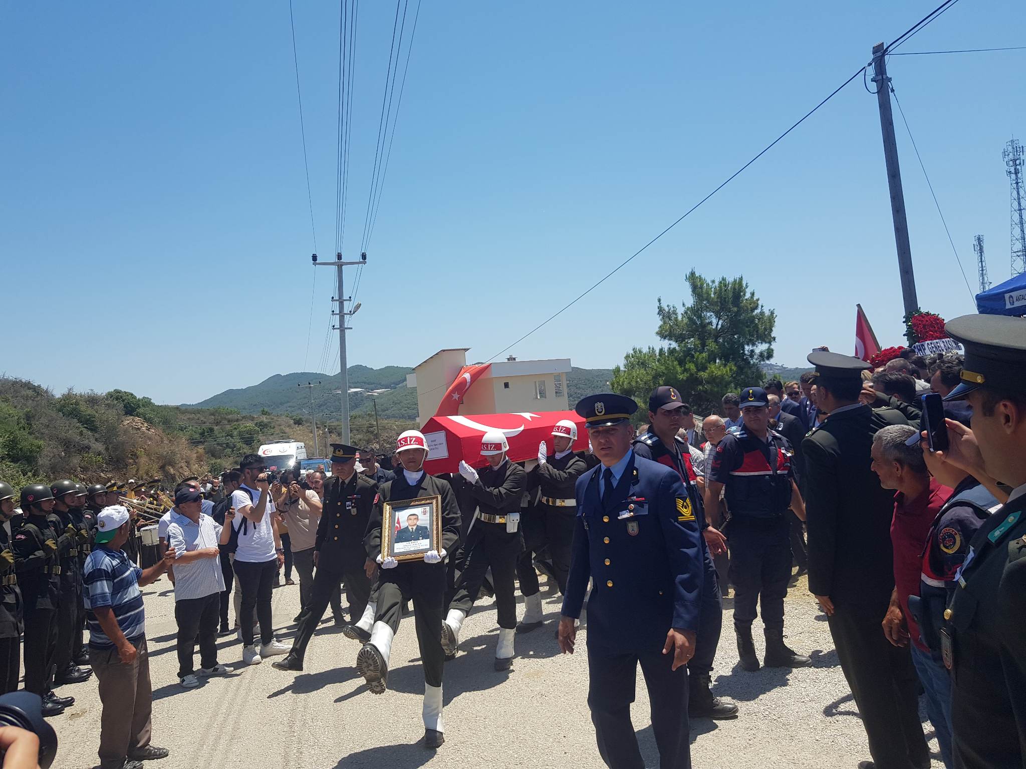 ŞEHİT TOPRAĞA VERİLDİ 4 31bd7