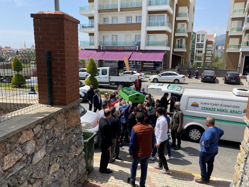 şatana evladını toprağa verdi 2 82564