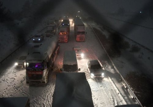 Kar nedeniyle Tarsus-Adana-Gaziantep otoyolu kapandı, 7 bin kişi mahsur kaldı...